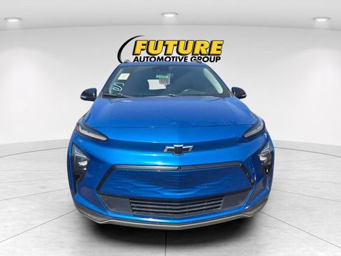 Used 2022 Chevrolet Bolt EUV Premier w/ Sun & Sound Package FWD image 2