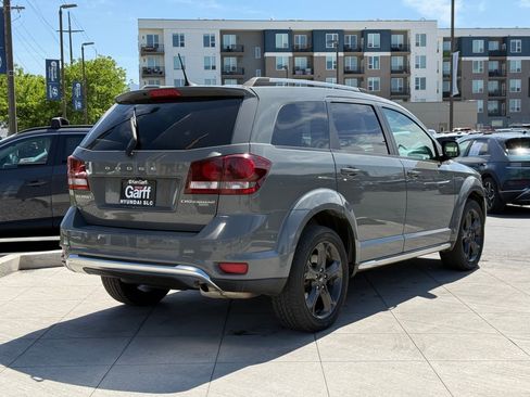 Used 2020 Dodge Journey Crossroad FWD image 3