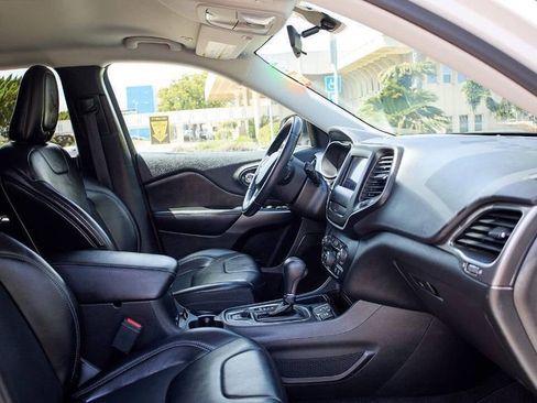 Used 2019 Jeep Cherokee Latitude Plus image 14