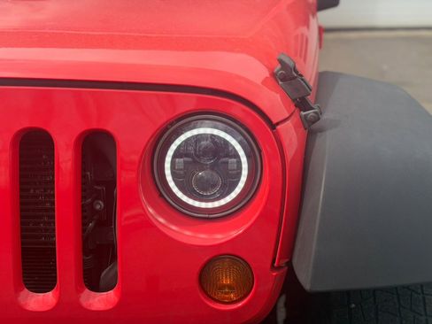 Used 2013 Jeep Wrangler Unlimited Sport image 9