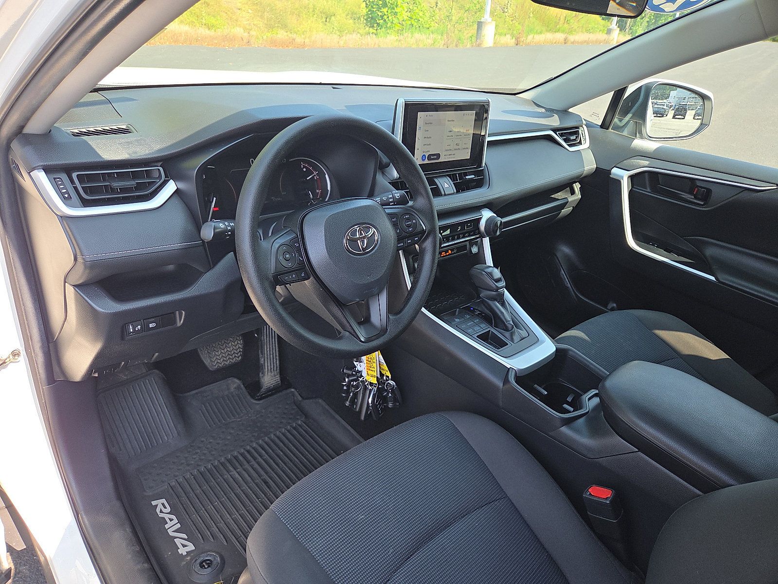 Used 2023 Toyota RAV4 LE AWD/4WD image 15