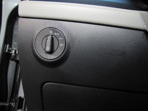 Used 2024 Volkswagen Taos SE FWD image 7