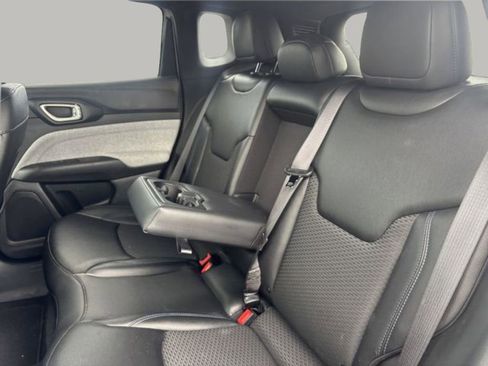 Certified 2024 Jeep Compass Latitude AWD/4WD image 23