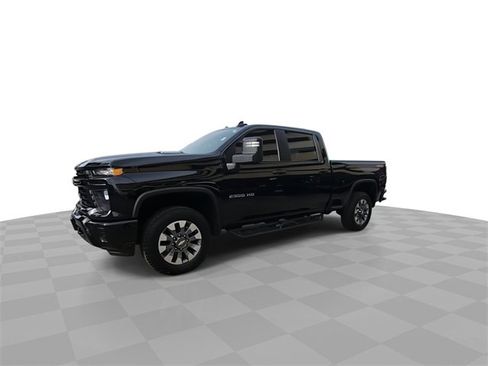 Used 2025 Chevrolet Silverado 2500 Custom w/ Custom Value Package image 4