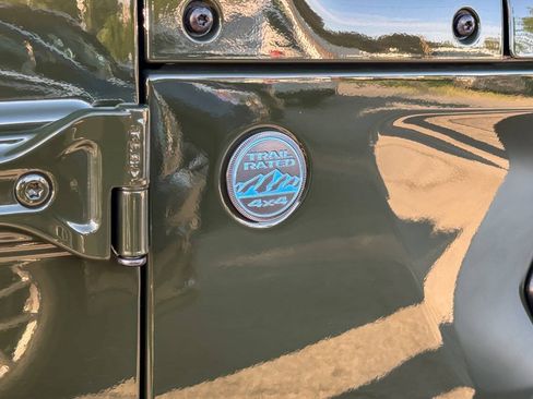 Used 2024 Jeep Wrangler Unlimited AWD/4WD image 11