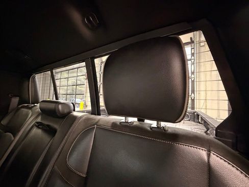 Used 2019 RAM 2500 Laramie w/ Black Appearance Package AWD/4WD image 19