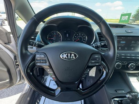 Used 2017 Kia Forte S FWD image 12