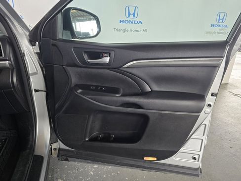 Used 2017 Toyota Highlander XLE image 24