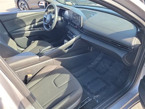 Used 2025 Hyundai Elantra Sport image 17