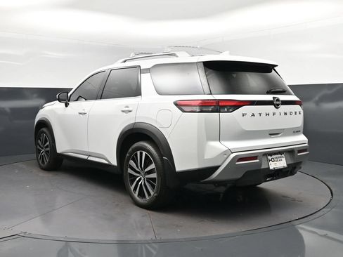 Used 2025 Nissan Pathfinder Platinum FWD image 5
