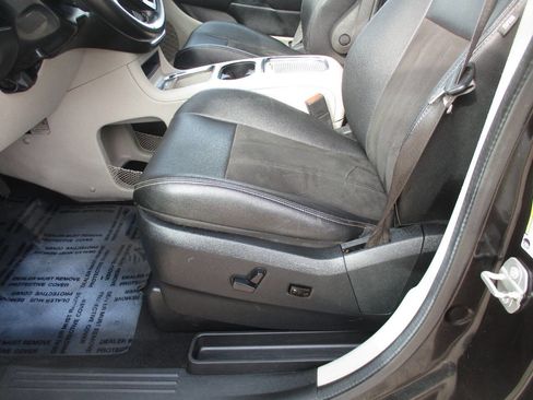 Used 2020 Dodge Grand Caravan SXT image 15