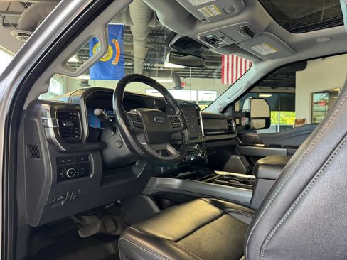 Used 2023 Ford F350 Lariat w/ Lariat Ultimate Package AWD/4WD image 11