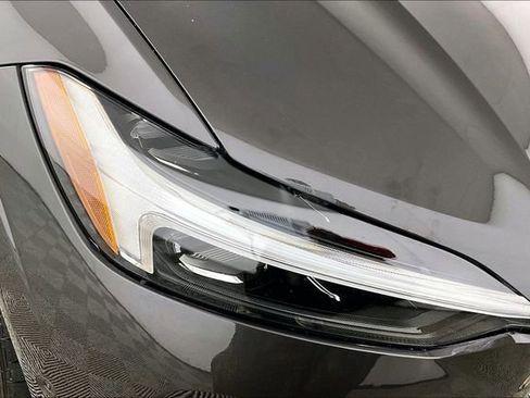 Used 2023 Volvo XC60 B5 Plus image 28