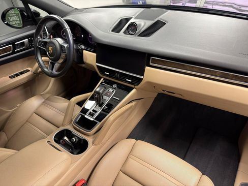 Used 2021 Porsche Cayenne AWD/4WD image 24