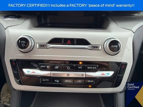 Used 2023 Ford Explorer XLT w/ Equipment Group 202A AWD/4WD image 35