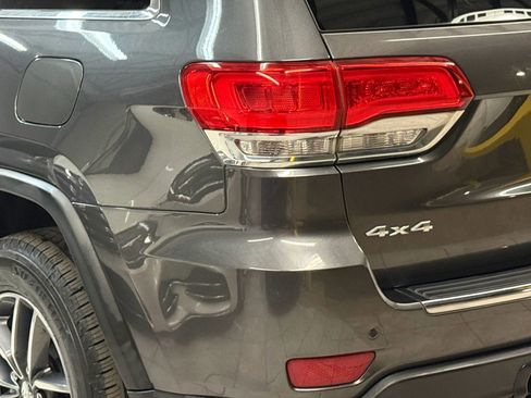 Used 2017 Jeep Grand Cherokee Limited AWD/4WD image 12