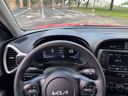 Used 2025 Kia Soul LX w/ LX Technology Package FWD image 29