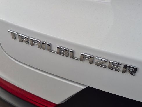Used 2023 Chevrolet TrailBlazer LS FWD image 25