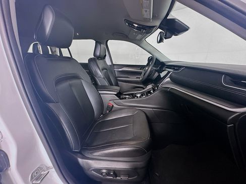 Used 2023 Jeep Grand Cherokee Limited w/ Black Appearance Package image 31