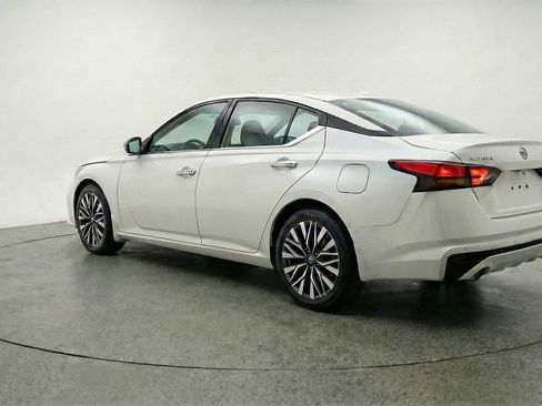 Used 2025 Nissan Altima 2.5 SV image 6