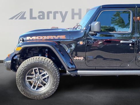 New 2025 Jeep Gladiator Mojave image 2