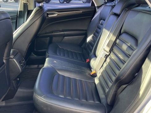Used 2019 Ford Fusion SEL image 27