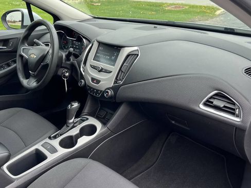 Used 2017 Chevrolet Cruze LS image 22