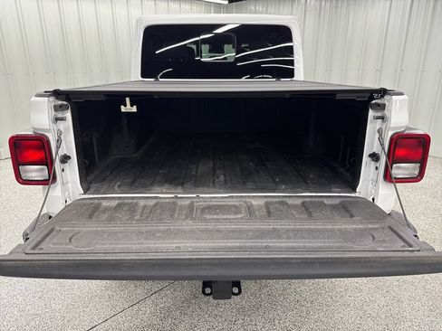 Used 2025 Jeep Gladiator Mojave AWD/4WD image 10
