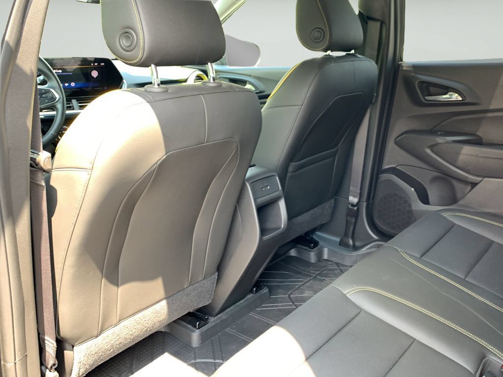 Used 2024 Chevrolet Trax ACTIV w/ Sunroof Package FWD image 17