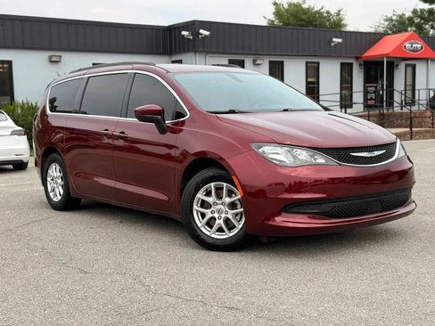 Used 2021 Chrysler Voyager Lxi FWD image 3