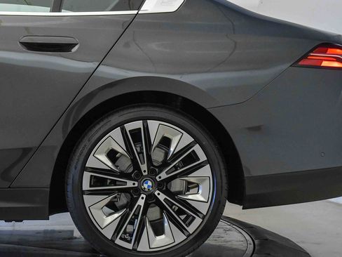 Used 2025 BMW 530i w/ Premium Package image 11