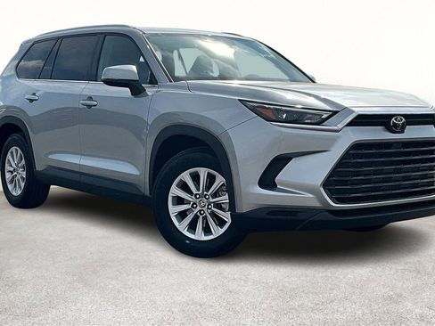 Used 2025 Toyota Grand Highlander FWD image 1