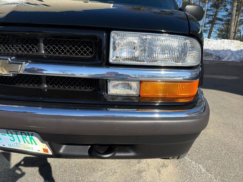 Used 2001 Chevrolet S10 Pickup LS image 5