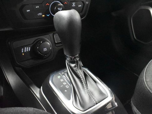 Used 2021 Jeep Renegade Latitude AWD/4WD image 21