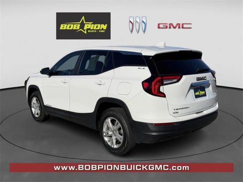 Used 2024 GMC Terrain SLE image 4