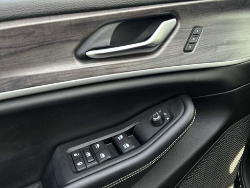 Used 2023 Jeep Grand Cherokee Limited image 24