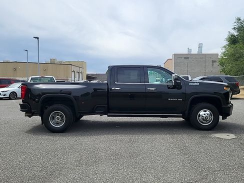 Used 2022 Chevrolet Silverado 3500 High Country w/ Technology Package AWD/4WD image 8
