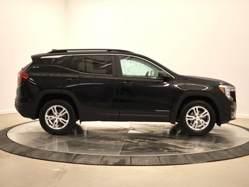 Used 2023 GMC Terrain SLE w/ Driver Convenience Package image 2