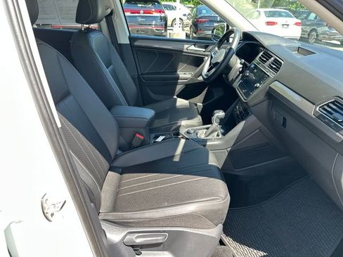 Certified 2023 Volkswagen Tiguan SE w/ Panoramic Sunroof Package AWD/4WD image 35