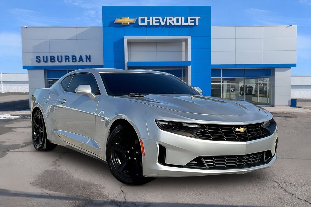 Used 2019 Chevrolet Camaro LT RWD image 2