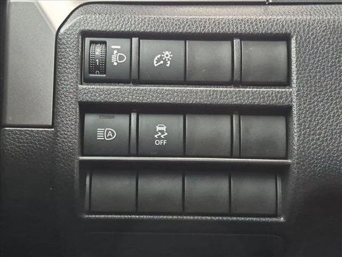 Used 2025 Toyota Tacoma SR5 AWD/4WD image 17