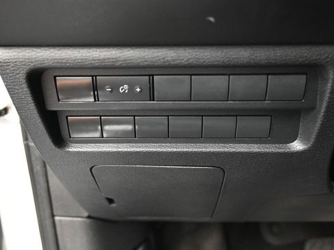 Used 2023 Mitsubishi Outlander ES image 33