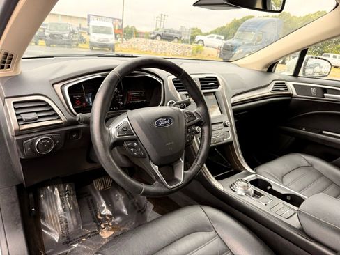 Used 2018 Ford Fusion SE w/ Equipment Group 602A FWD image 15