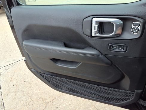 Used 2021 Jeep Wrangler Unlimited Sahara AWD/4WD image 18