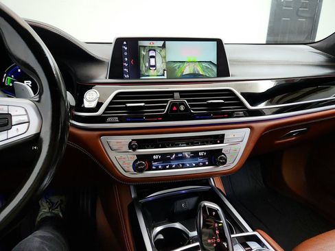 Used 2018 BMW M760i xDrive AWD/4WD image 22