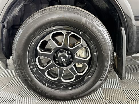 Used 2021 Nissan Titan Platinum Reserve w/ Moonroof Package AWD/4WD image 36
