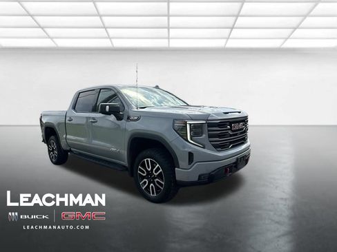 Used 2024 GMC Sierra 1500 AT4 w/ Technology Package AWD/4WD image 9