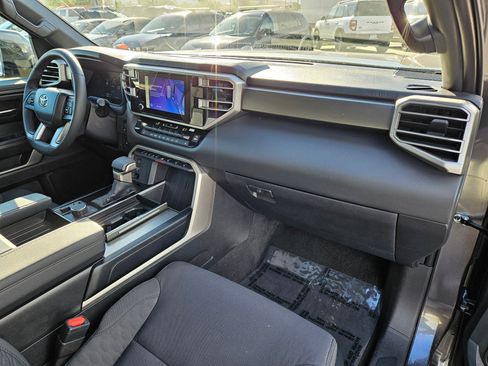Used 2025 Toyota Sequoia SR5 AWD/4WD image 35