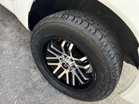 Used 2008 Nissan Titan SE image 4