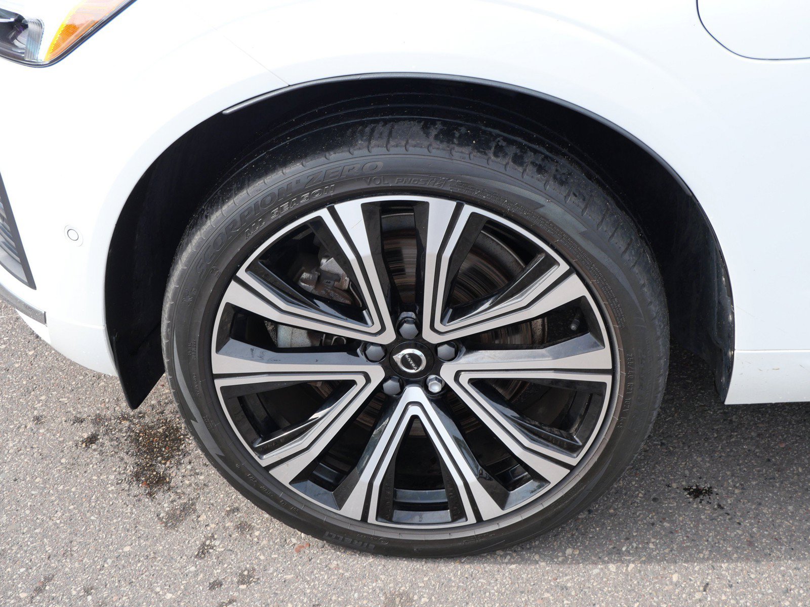 Certified 2023 Volvo XC60 T8 Ultimate w/ Climate Package AWD/4WD image 9